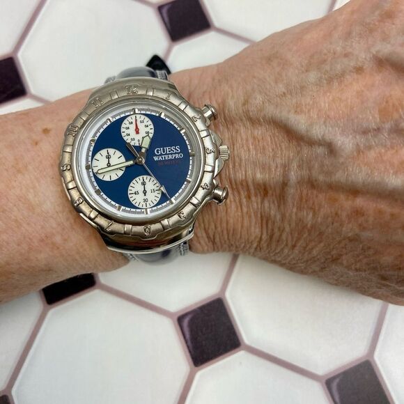 Vintage 1995 GUESS Waterpro Men’s Unisex Chronograph Watch with Original Case - Picture 7 of 16